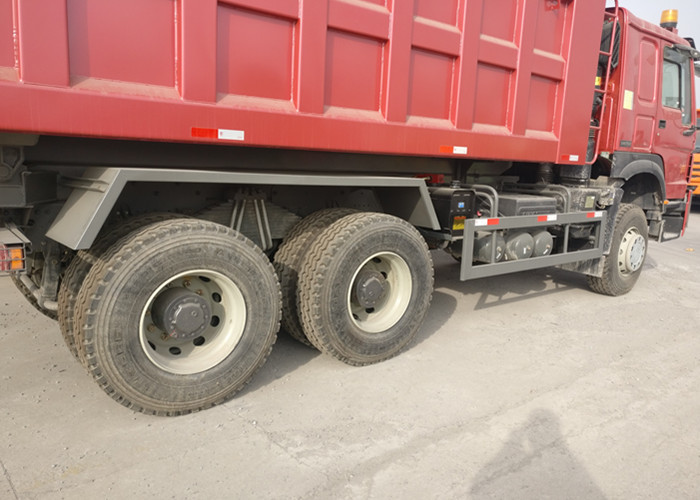 Exploring the Iconic 1950’s Milk Truck: A Nostalgic Journey